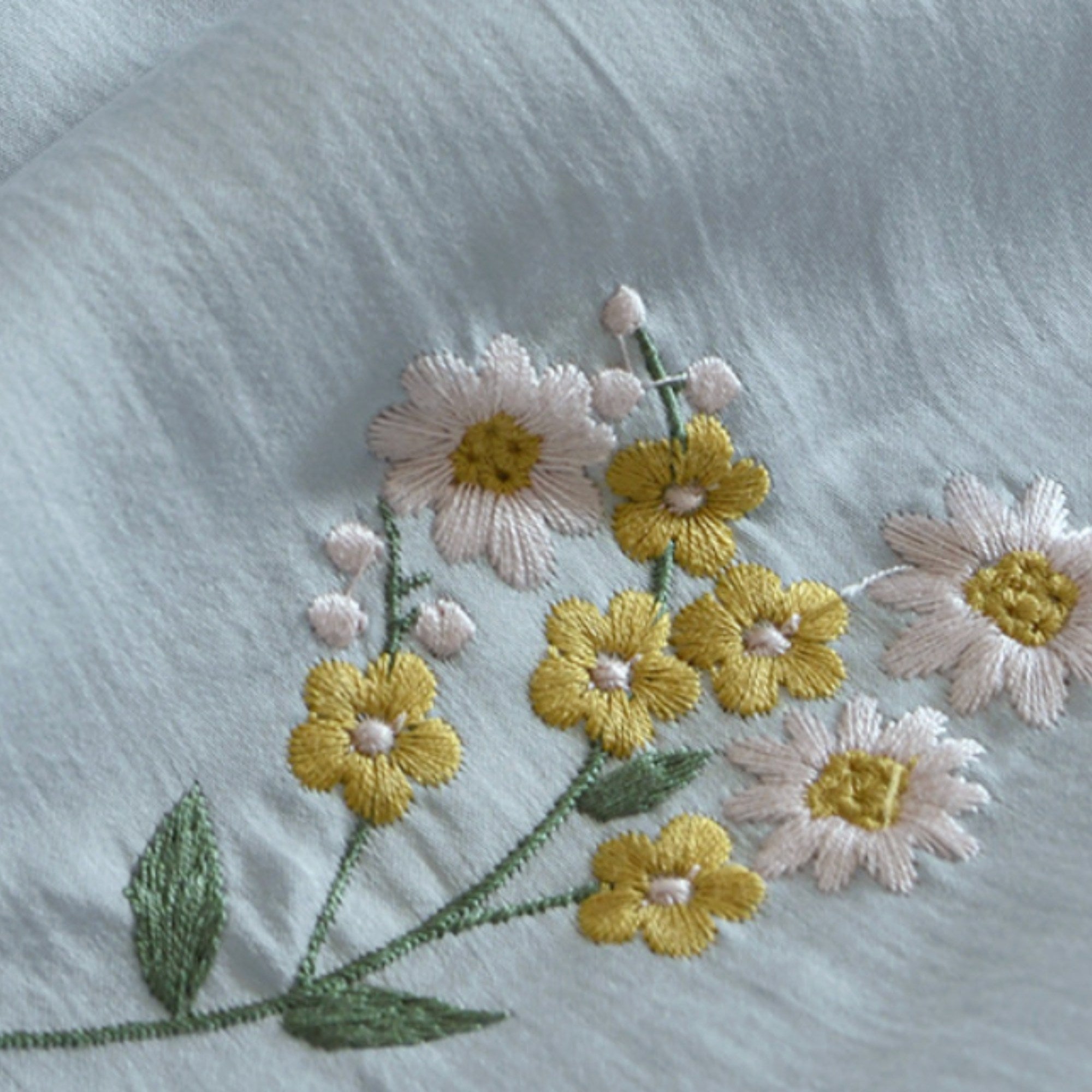 Embroidered Tencel Cooling Quilt – Lightweight Floral Summer Bedspread