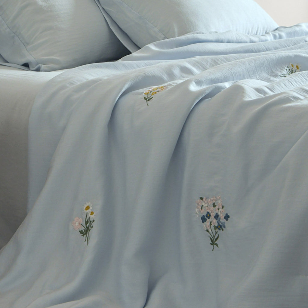 Embroidered Tencel Cooling Quilt – Lightweight Floral Summer Bedspread