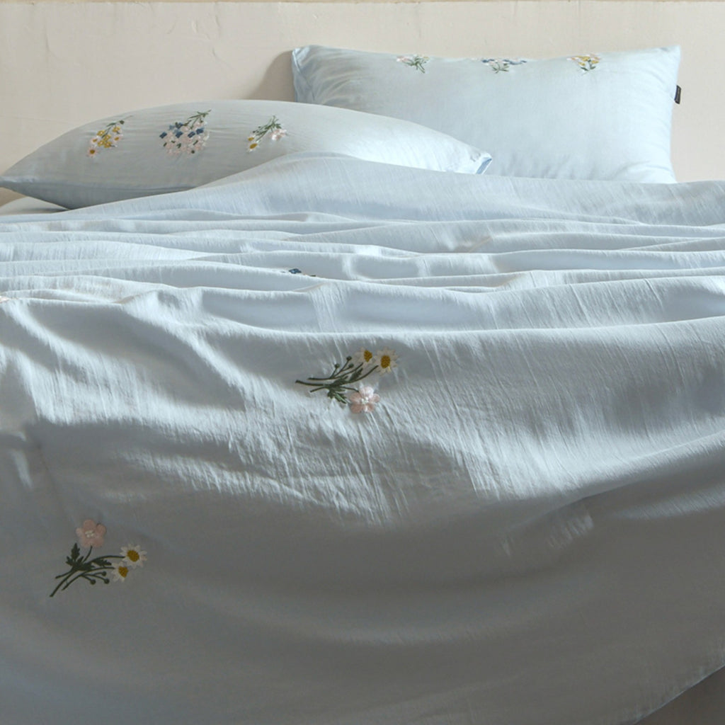 Embroidered Tencel Cooling Quilt – Lightweight Floral Summer Bedspread