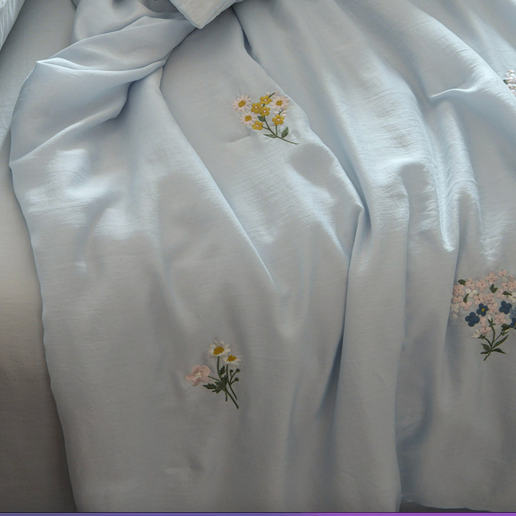 Embroidered Tencel Cooling Quilt – Lightweight Floral Summer Bedspread
