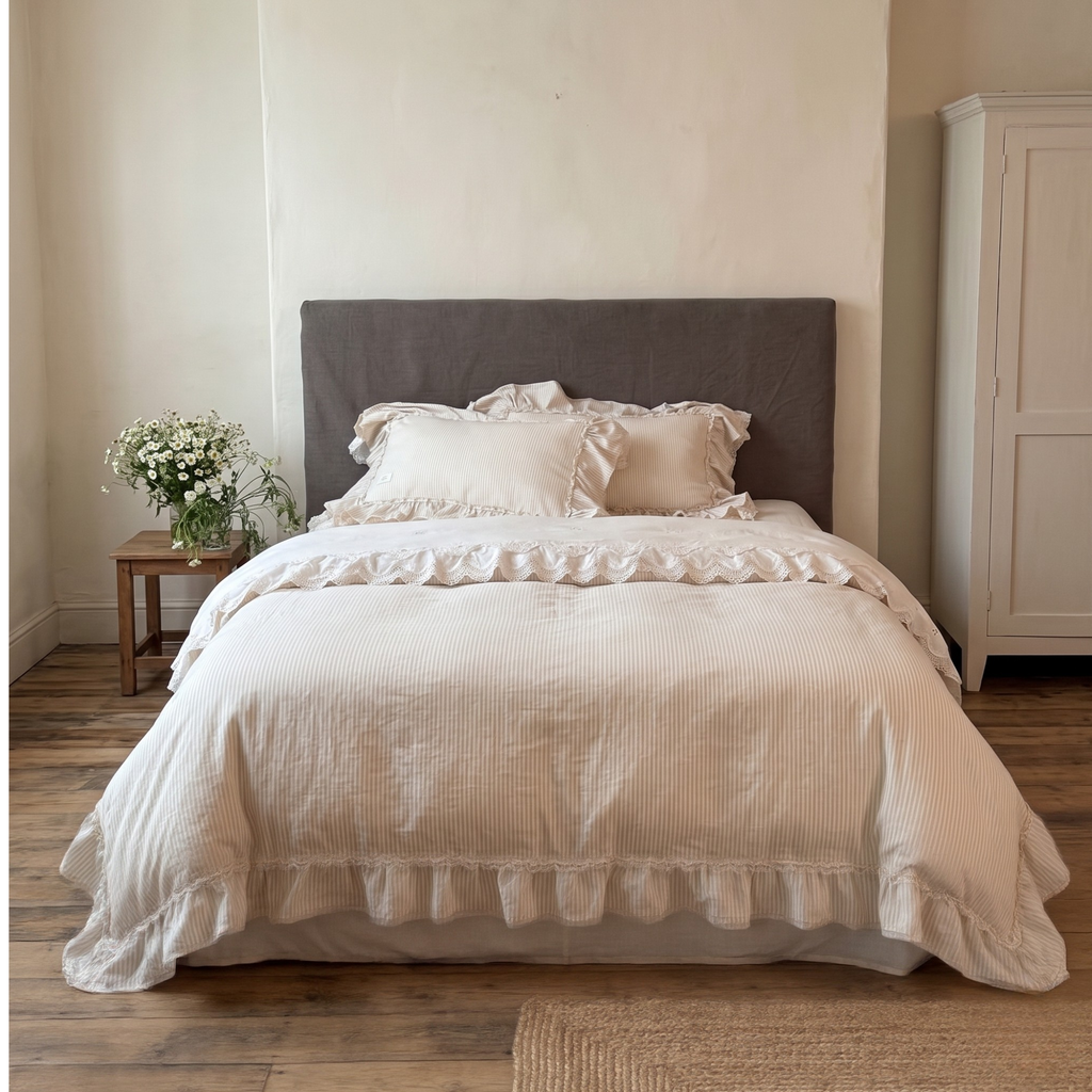 Soft Ruffle Bedding Set – Calm Feminine Bedroom Aesthetic