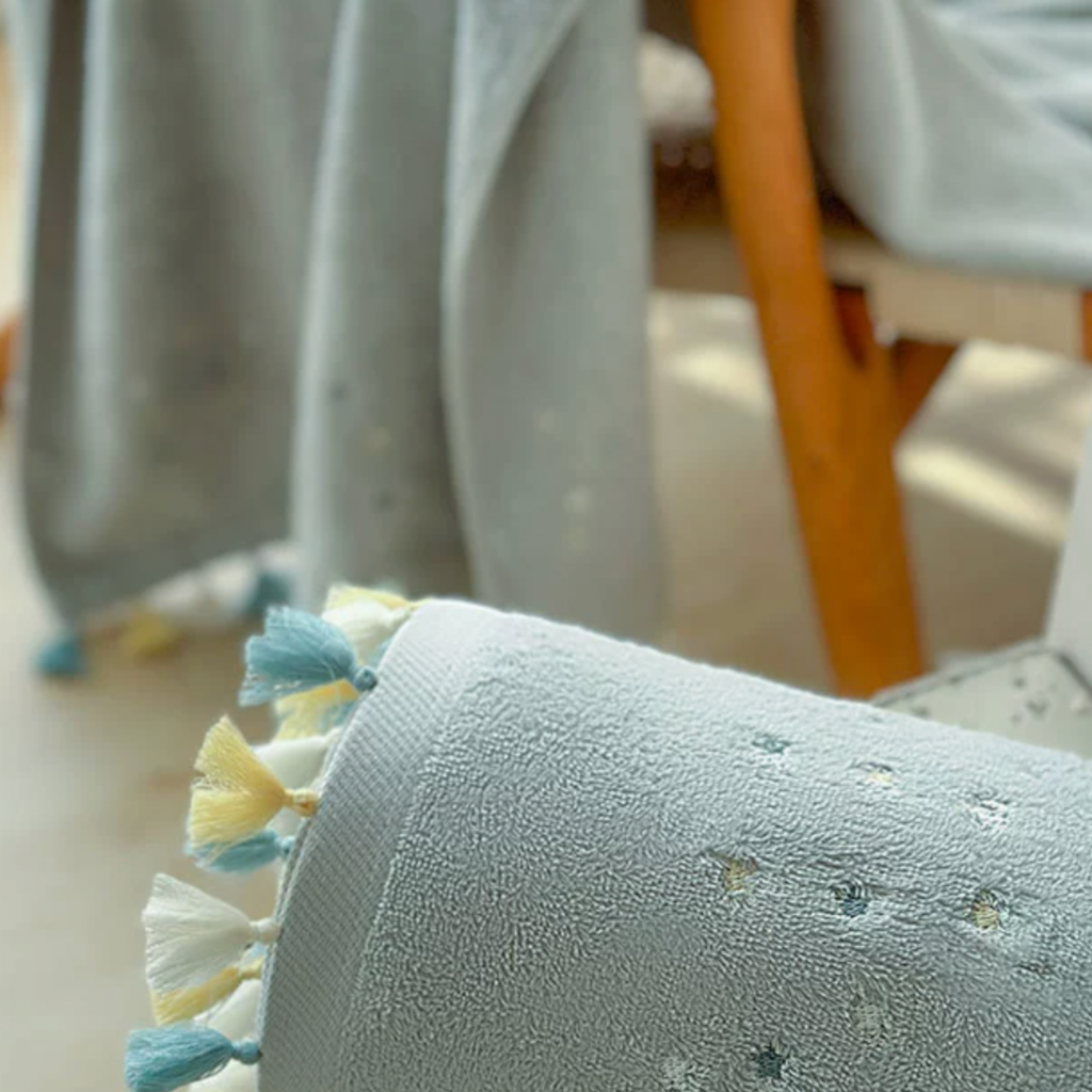 Textured Cotton Bath Towel with Tassels – Quiet Luxury Spa Decor