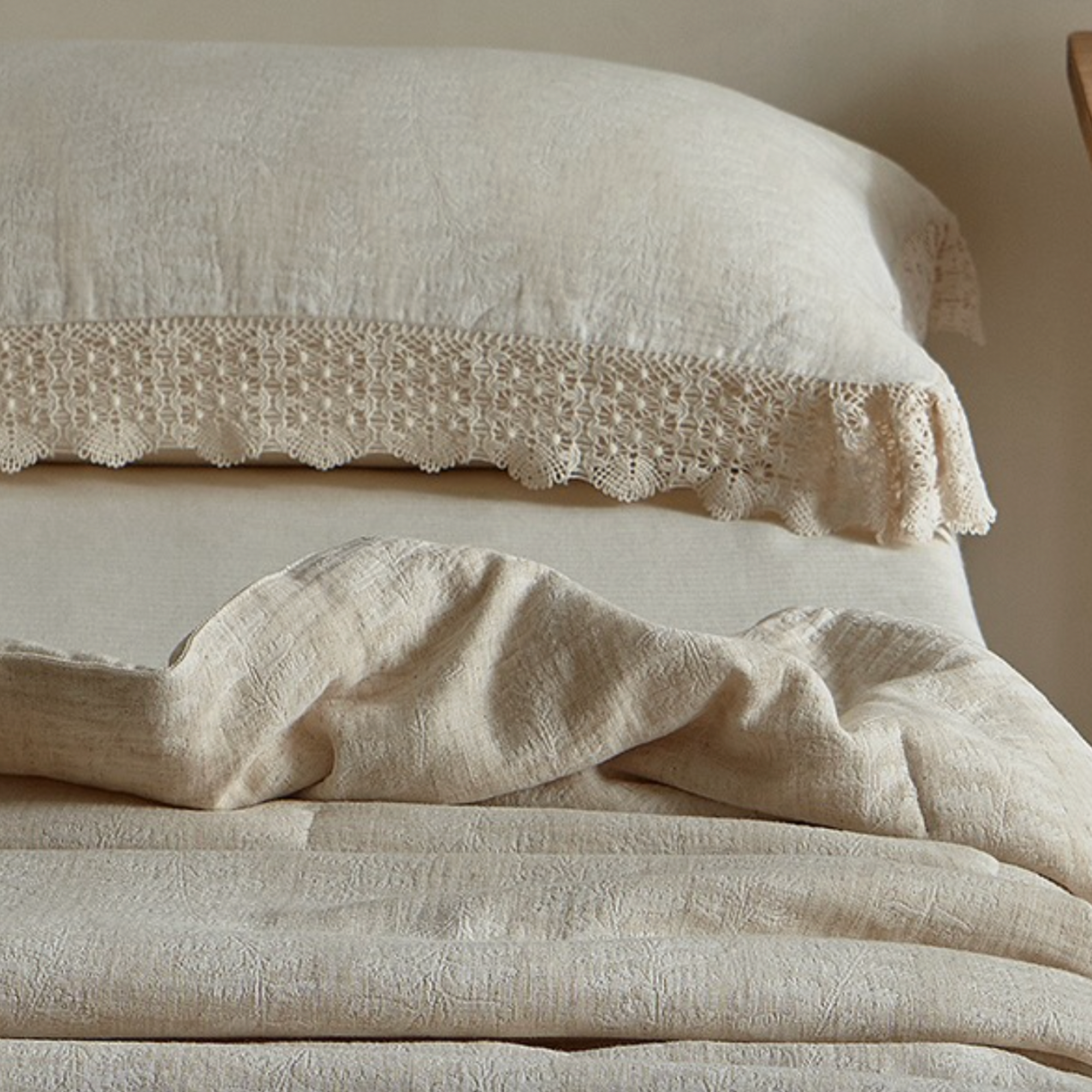 Neutral Summer Quilt Set – Cozy Organic Modern Bedding
