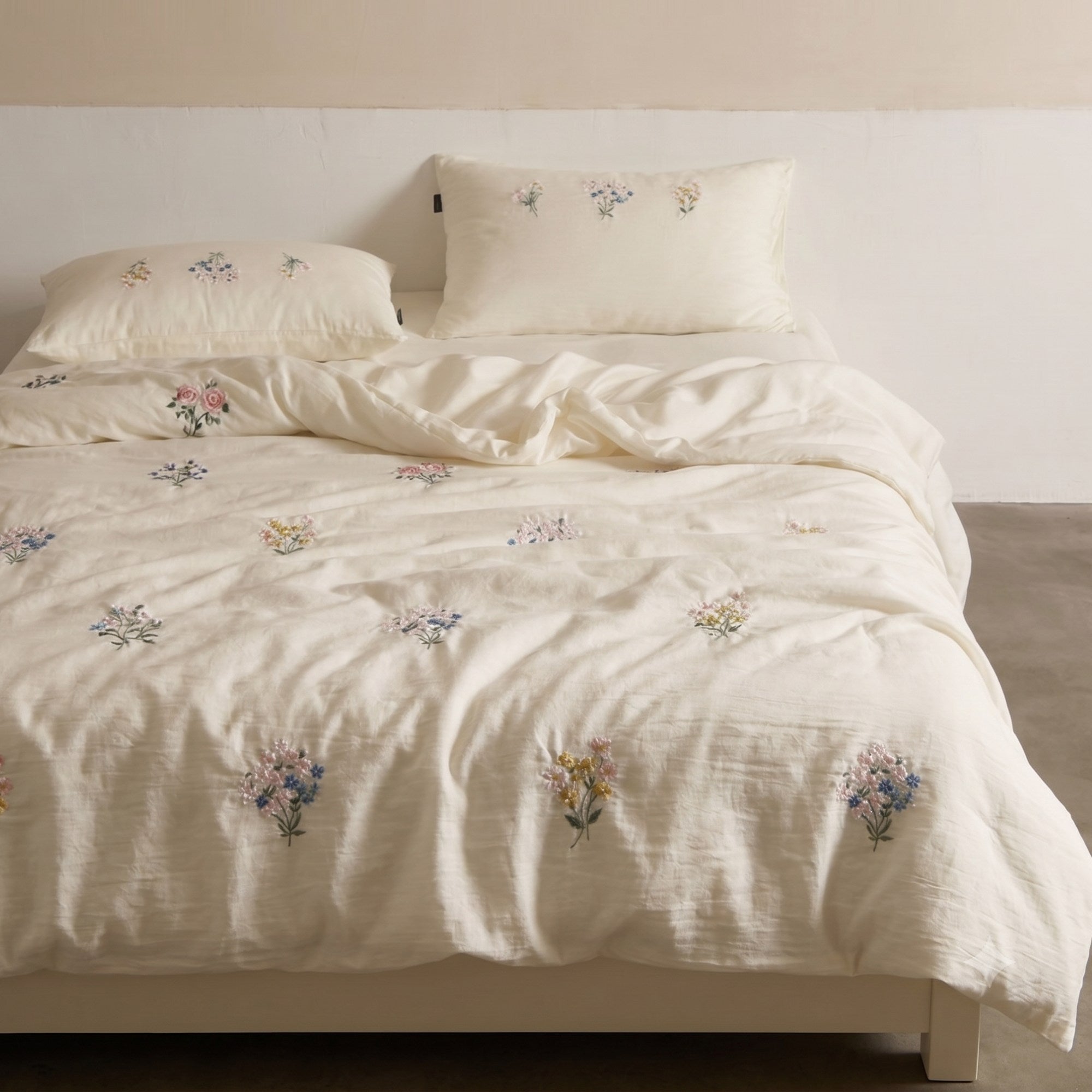 Embroidered Tencel Cooling Quilt – Lightweight Floral Summer Bedspread