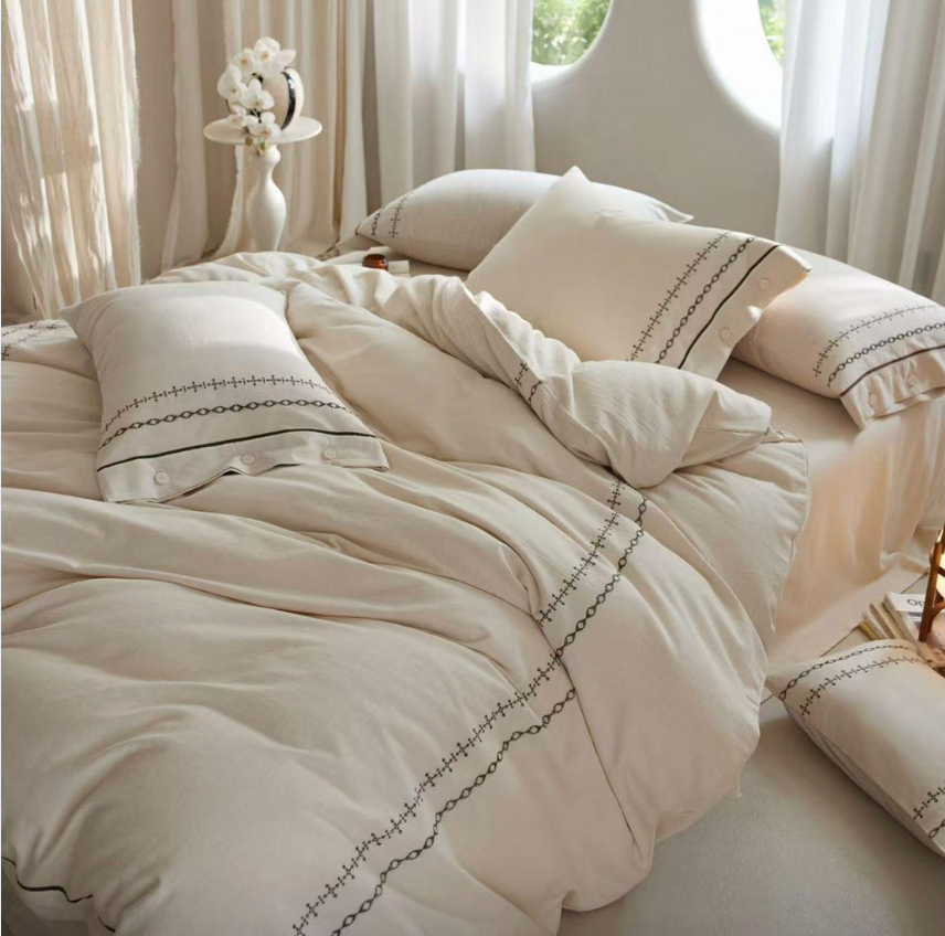 Elegant Linen Bedding Set with Embroidered Edges – Soft Natural Luxury Duvet Cover Set