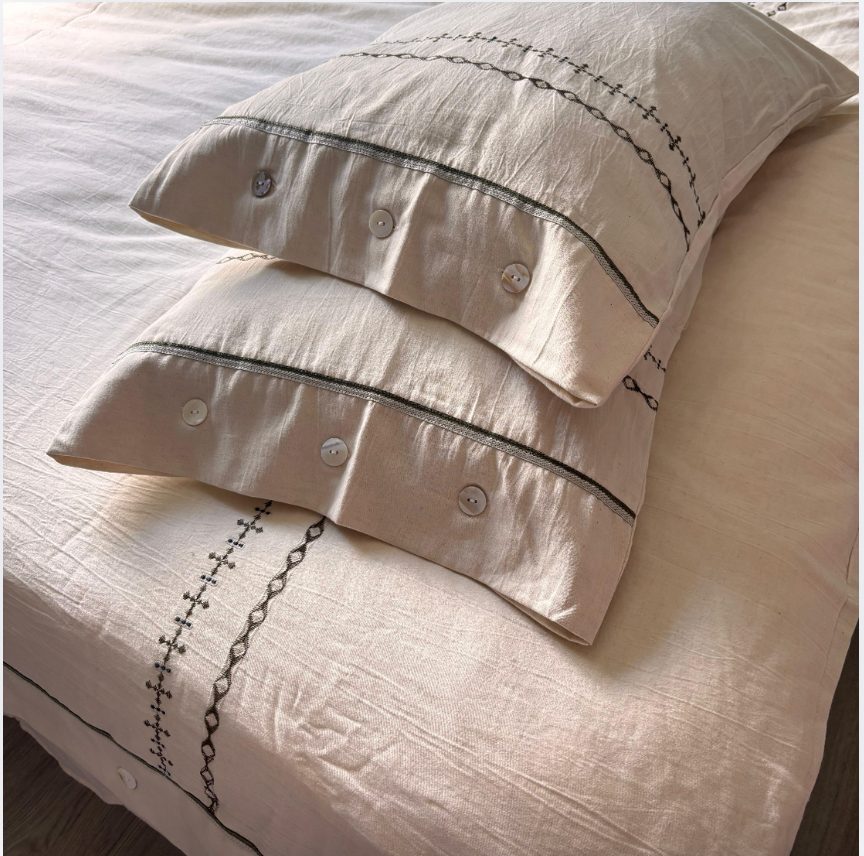 Elegant Linen Bedding Set with Embroidered Edges – Soft Natural Luxury Duvet Cover Set