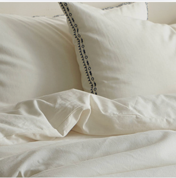 Minimalist Embroidered Cotton Linen Bedding Set – Soft Luxury White Bedding